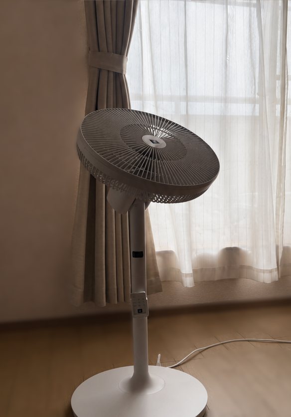 首は真上まで向きます。冬はこの向きでサーキュレーター代わりに
